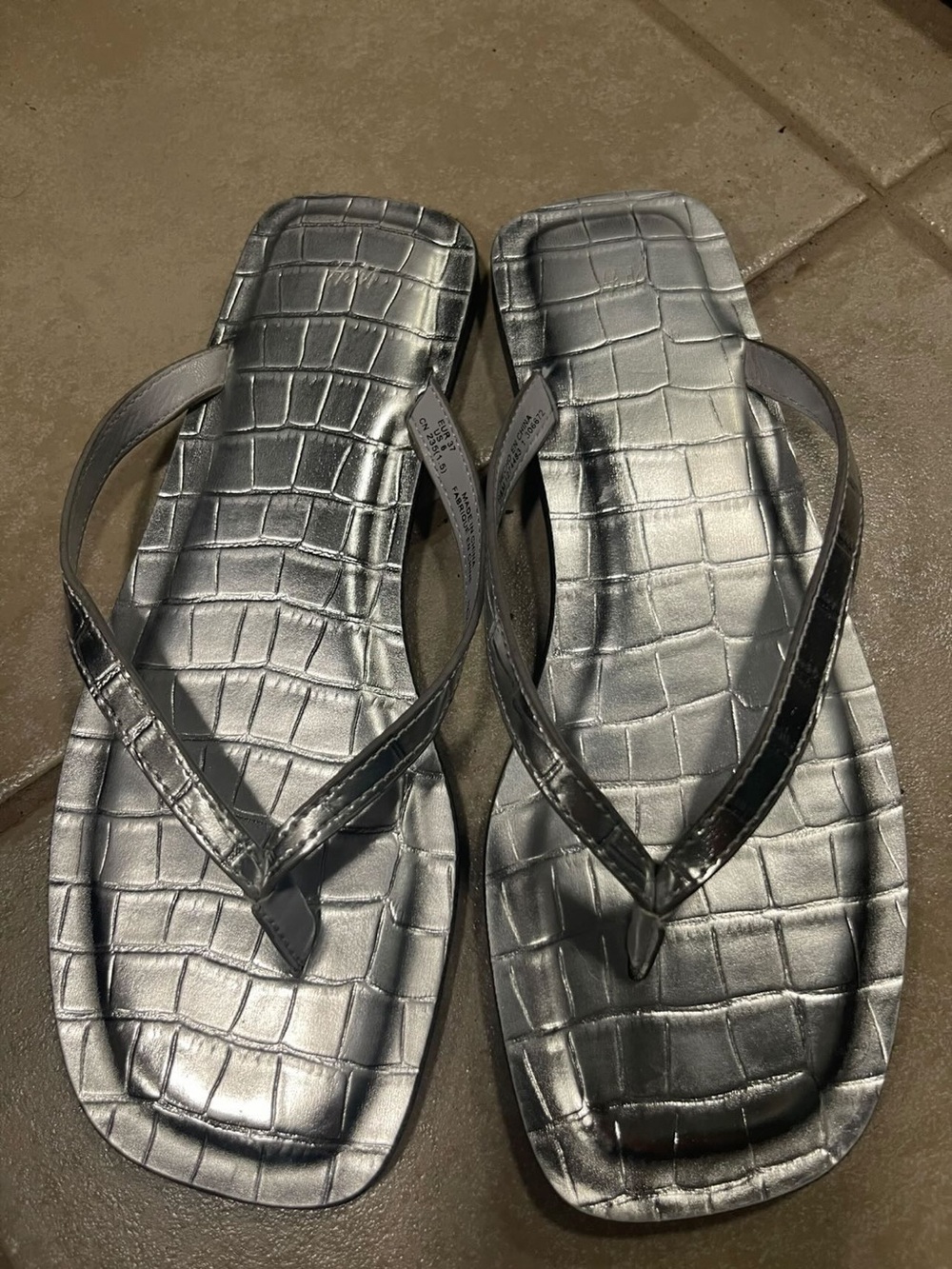 H&M Metallic Silver Croc-Embossed Flip Flop Sandals